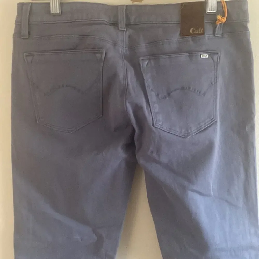 NWT Buckle Jeans Size 28 Gray Cult of individuality Cropped